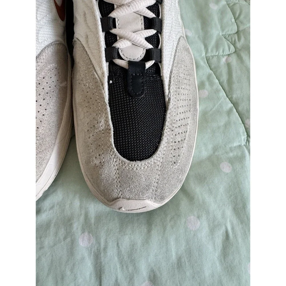 Nike SB Vertebrae sneakers in the Summit White and Monarch Mens Size 11